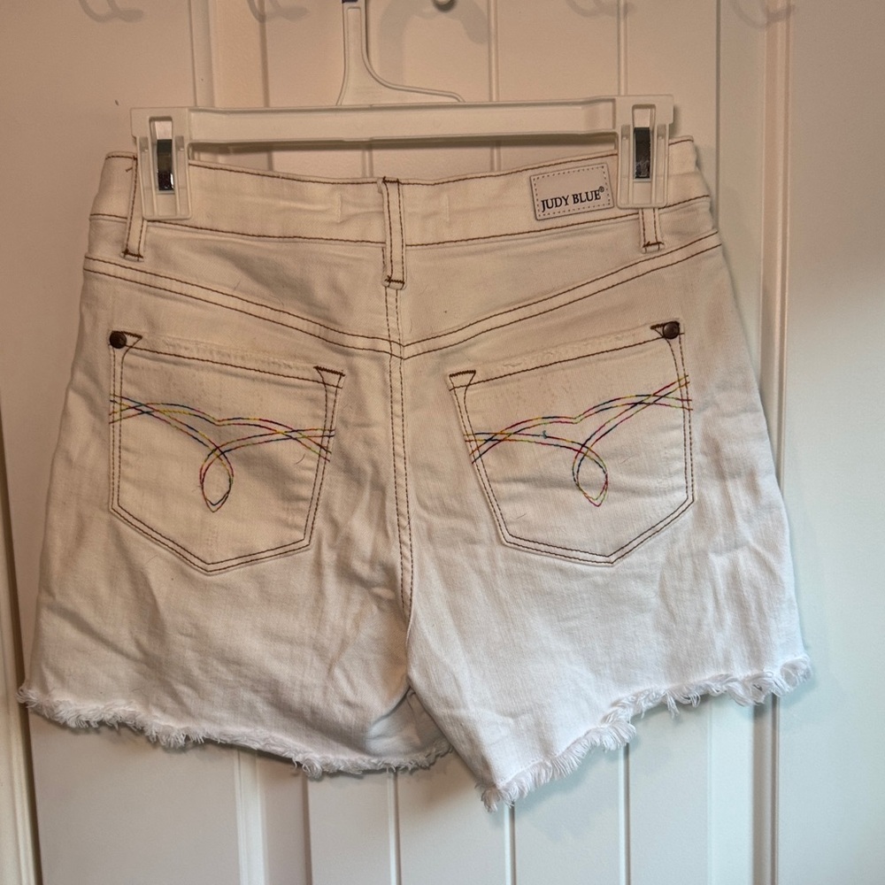 Judy Blue White Frayed Hem Denim Shorts - Picture 2 of 2